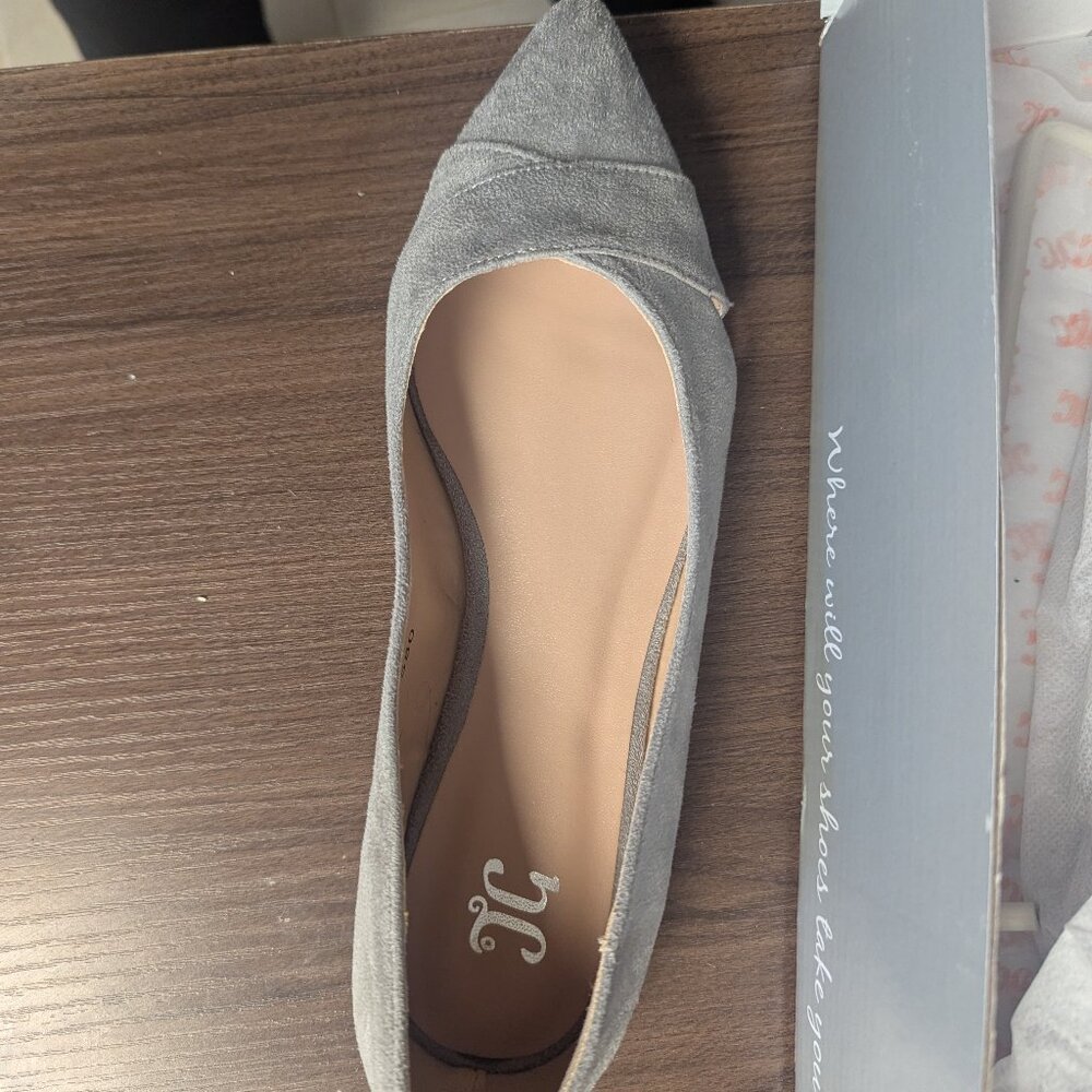 JC Winslo gray suede flats, size 7.5, new in box